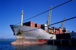 Archipel-des-Comores;-Câbles;-Cargo;-Conteneurs;-France;-Kaleidos;-Kaleidos-images;-La-parole-à-limage;-Laurent-Abad;-Mayotte;-Océan-Indien;-Port;-Quai;-Seal-Usaramo;-Stories-Pictures